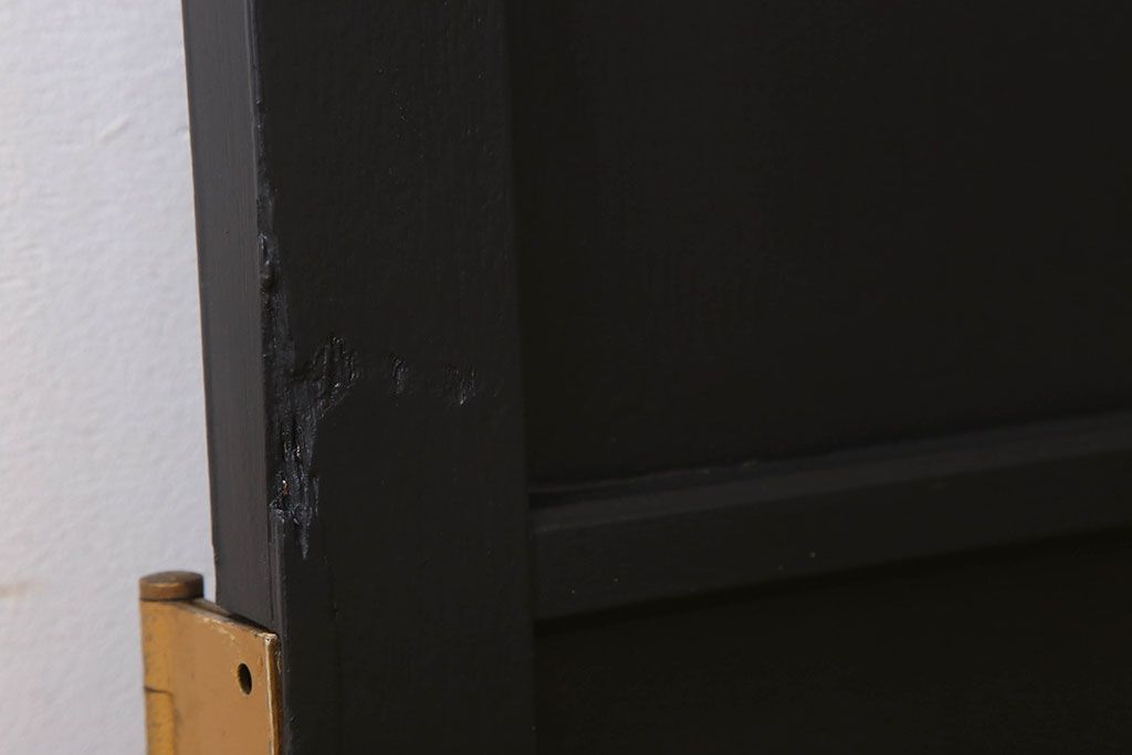 アンティーク　艶消しブラックペイントのシンプルなドア