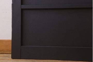 アンティーク　艶消しブラックペイントのシンプルなドア