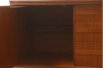 ヴィンテージ家具　北欧ビンテージ　デンマーク製　脚付きサイドボード