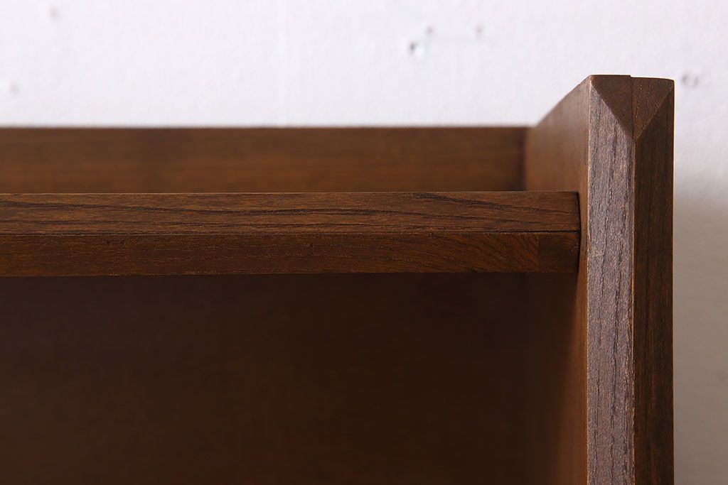 ヴィンテージ家具　昭和レトロ　1960年　ビンテージ　古い栓材のシンプルな本棚