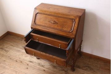アンティーク家具　イギリスアンティーク　ツイストレッグ　オーク材　上品なライティングビューロー