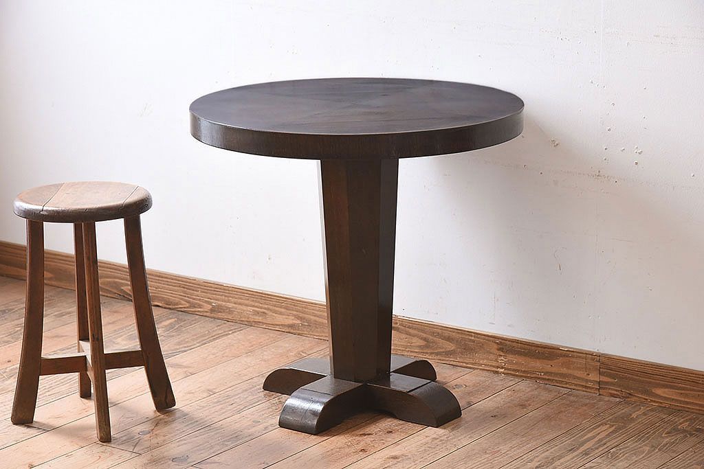 アンティーク家具　アンティーク　おしゃれな古い木製のラウンドカフェテーブル