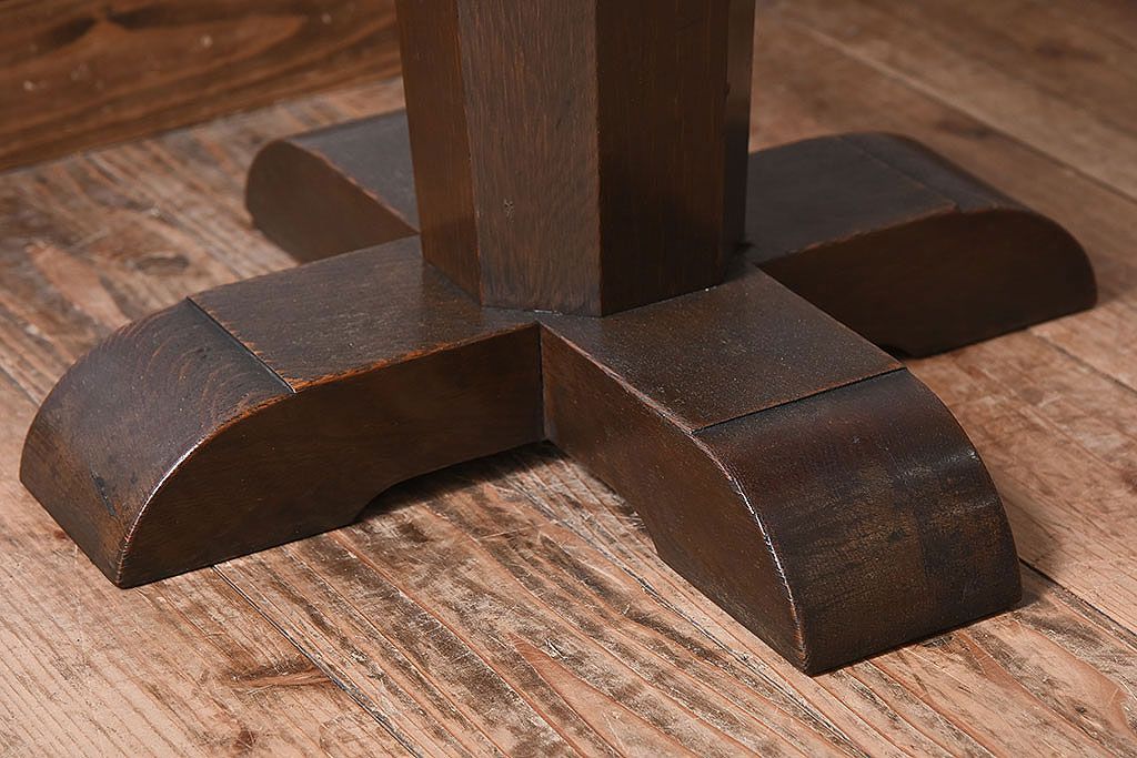 アンティーク家具　アンティーク　おしゃれな古い木製のラウンドカフェテーブル