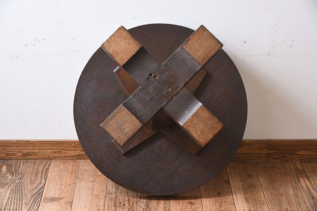 アンティーク家具　アンティーク　おしゃれな古い木製のラウンドカフェテーブル