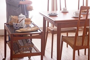 北欧家具　ビンテージ　デンマーク製　チーク材のキッチントロリー(キッチンワゴン)