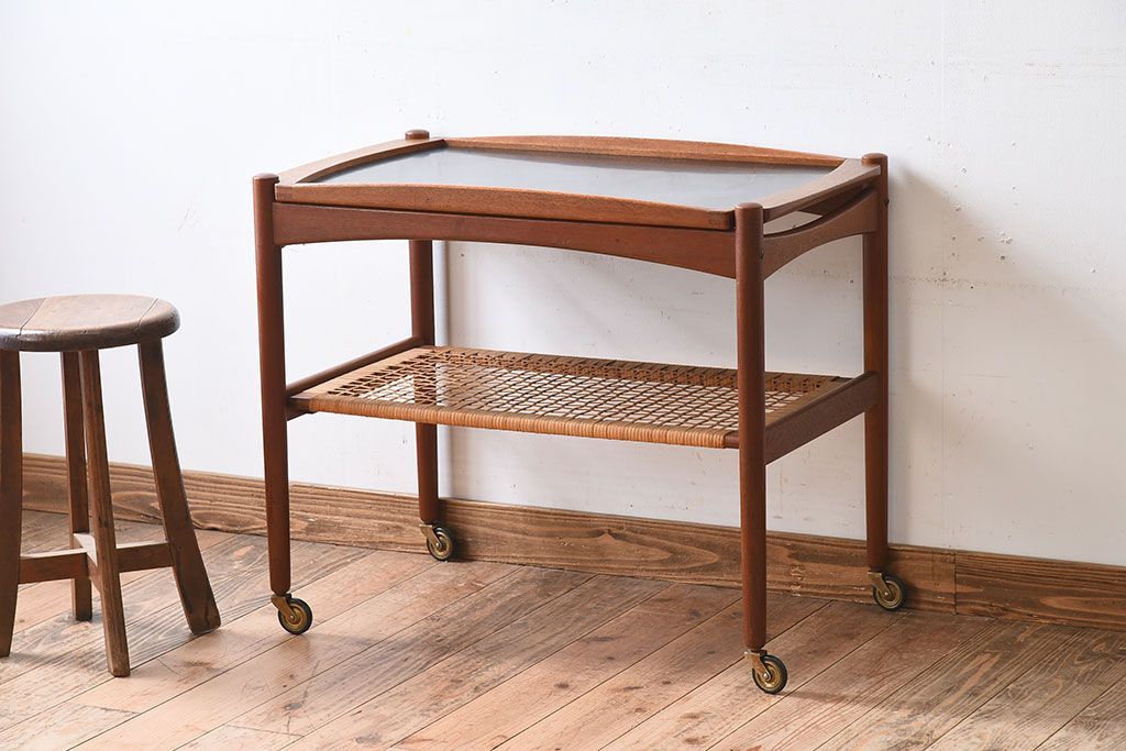 北欧家具　ビンテージ　デンマーク製　チーク材のキッチントロリー(キッチンワゴン)