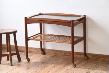 北欧家具　ビンテージ　デンマーク製　チーク材のキッチントロリー(キッチンワゴン)