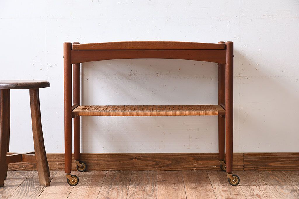北欧家具　ビンテージ　デンマーク製　チーク材のキッチントロリー(キッチンワゴン)