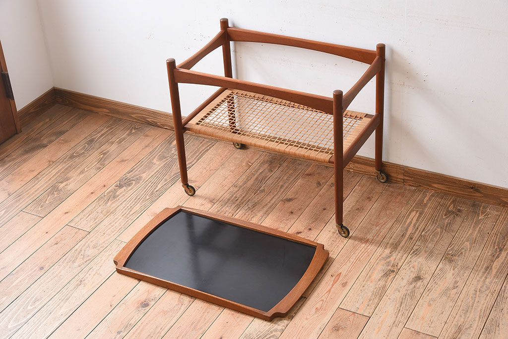 北欧家具　ビンテージ　デンマーク製　チーク材のキッチントロリー(キッチンワゴン)