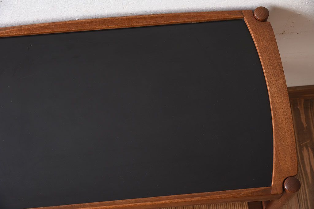 北欧家具　ビンテージ　デンマーク製　チーク材のキッチントロリー(キッチンワゴン)