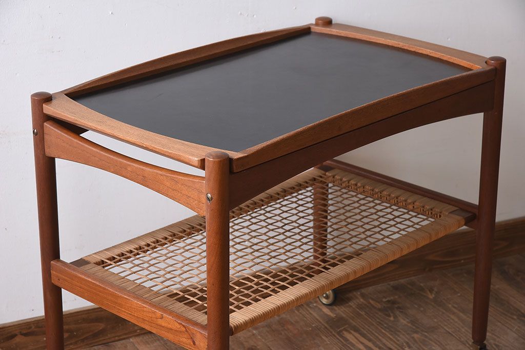 北欧家具　ビンテージ　デンマーク製　チーク材のキッチントロリー(キッチンワゴン)