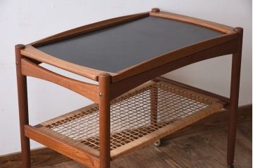 北欧家具　ビンテージ　デンマーク製　チーク材のキッチントロリー(キッチンワゴン)