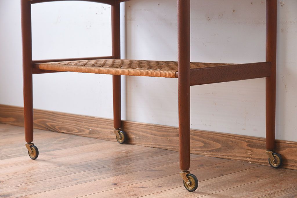 北欧家具　ビンテージ　デンマーク製　チーク材のキッチントロリー(キッチンワゴン)