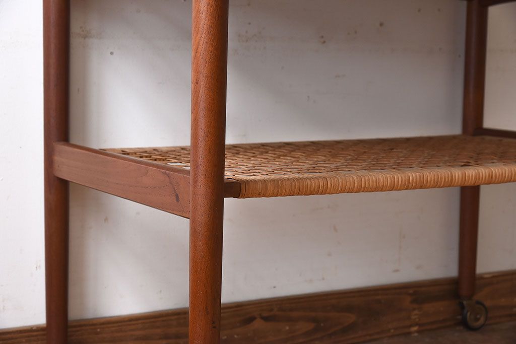 北欧家具　ビンテージ　デンマーク製　チーク材のキッチントロリー(キッチンワゴン)