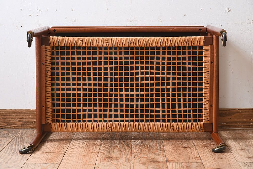 北欧家具　ビンテージ　デンマーク製　チーク材のキッチントロリー(キッチンワゴン)