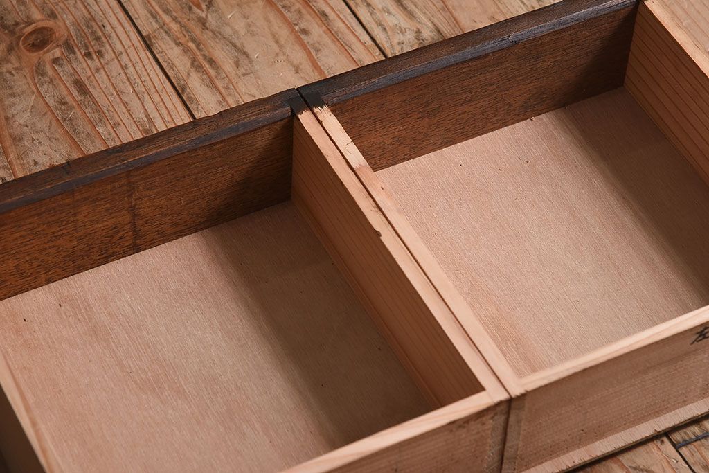 レトロ家具　昭和レトロ　透かし彫り　アンティークブックケース