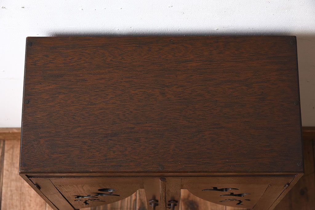 レトロ家具　昭和レトロ　透かし彫り　アンティークブックケース