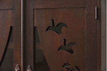 レトロ家具　昭和レトロ　透かし彫り　アンティークブックケース