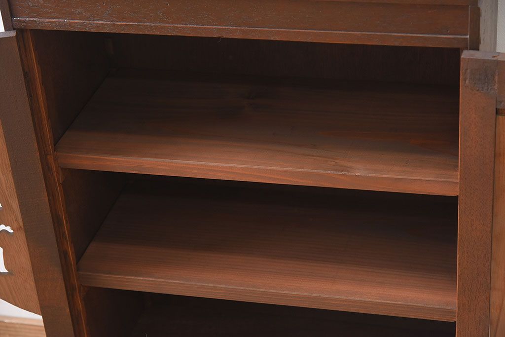 レトロ家具　昭和レトロ　透かし彫り　アンティークブックケース