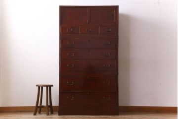 アンティーク家具　和製アンティーク　漆塗り!前面欅材の三段重ね時代箪笥