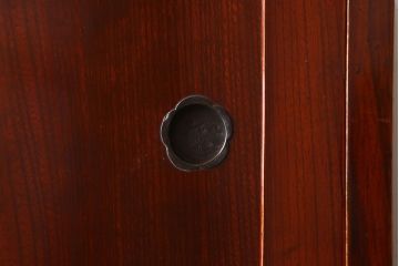 アンティーク家具　和製アンティーク　漆塗り!前面欅材の三段重ね時代箪笥
