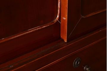 アンティーク家具　和製アンティーク　漆塗り!前面欅材の三段重ね時代箪笥