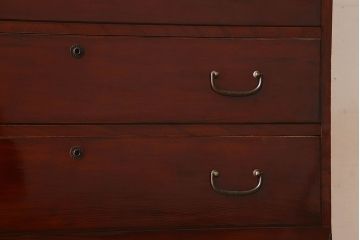 アンティーク家具　和製アンティーク　漆塗り!前面欅材の三段重ね時代箪笥