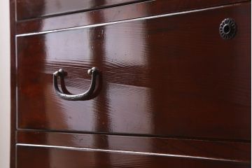 アンティーク家具　和製アンティーク　漆塗り!前面欅材の三段重ね時代箪笥