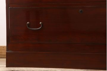 アンティーク家具　和製アンティーク　漆塗り!前面欅材の三段重ね時代箪笥