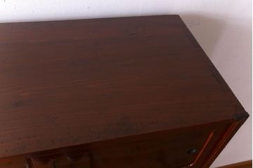 アンティーク家具　和製アンティーク　漆塗り!前面欅材の三段重ね時代箪笥