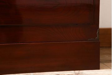 アンティーク家具　和製アンティーク　漆塗り!前面欅材の三段重ね時代箪笥