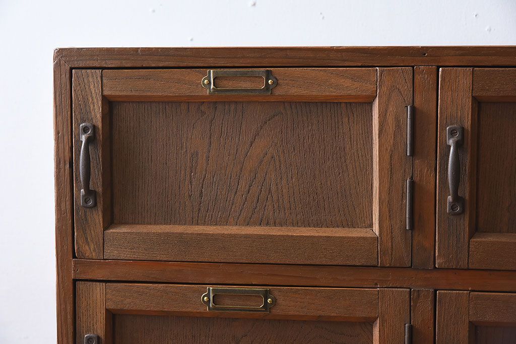 アンティーク家具　和製アンティーク　小ぶりな木製ロッカー