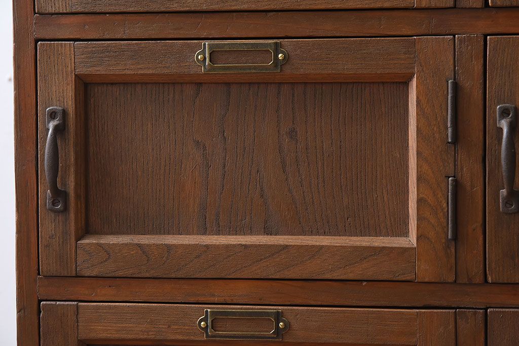 アンティーク家具　和製アンティーク　小ぶりな木製ロッカー