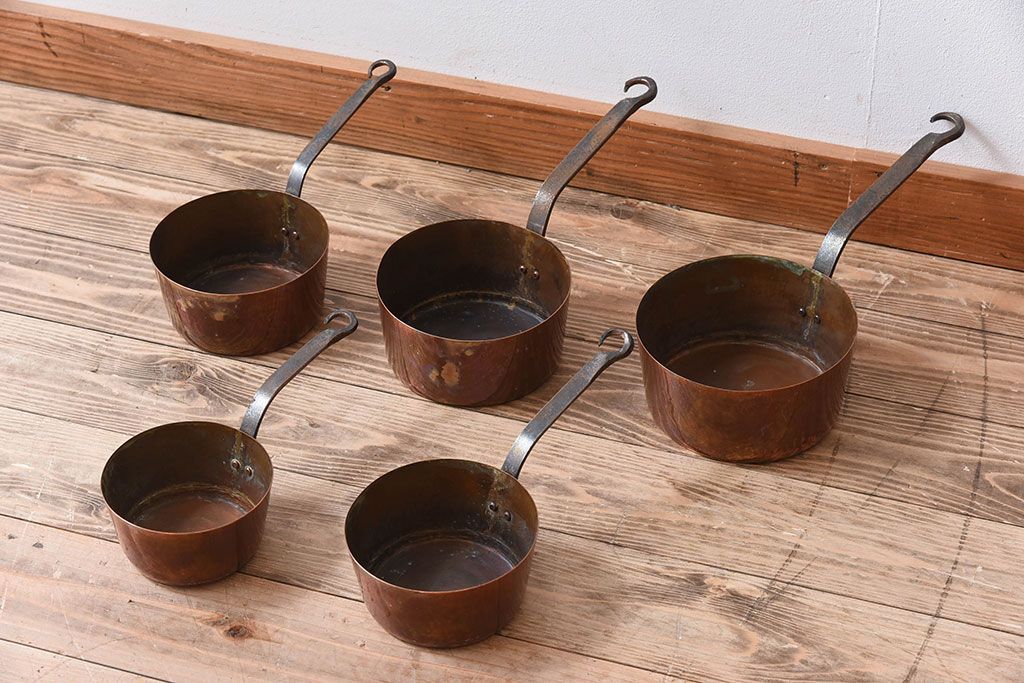 アンティーク雑貨　ヨーロッパビンテージ　銅製　シャビーな片手鍋5つセット