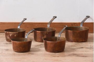 アンティーク雑貨　ヨーロッパビンテージ　銅製　シャビーな片手鍋5つセット