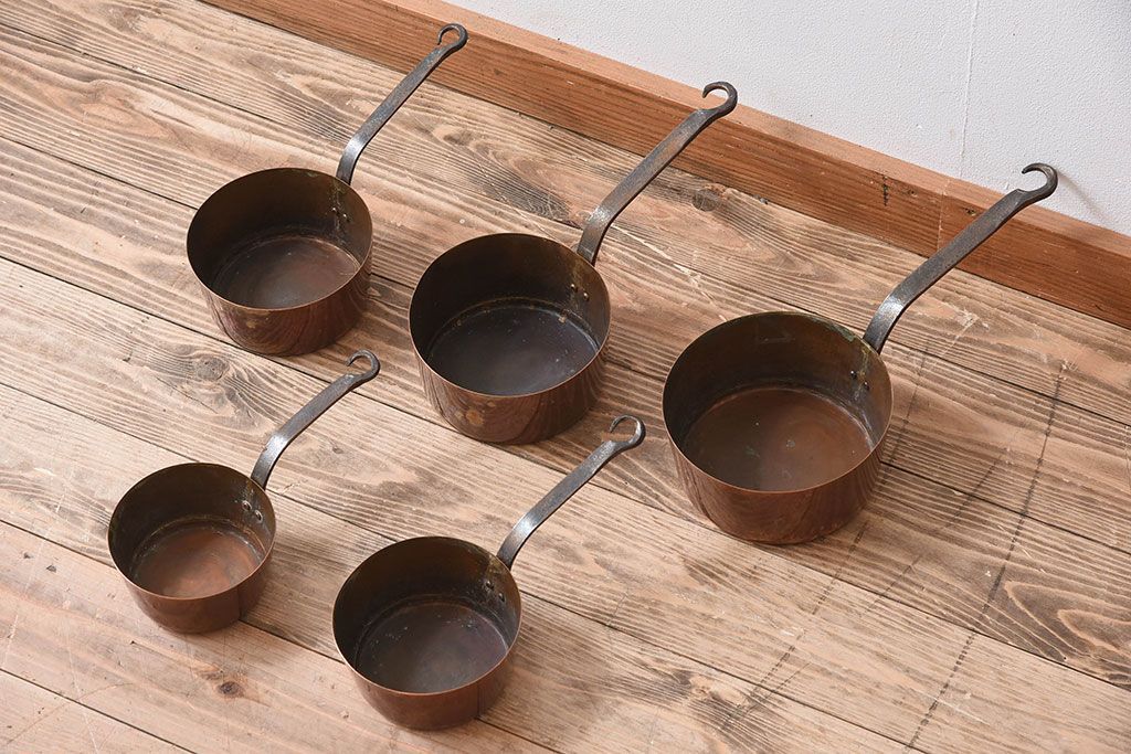 アンティーク雑貨　ヨーロッパビンテージ　銅製　シャビーな片手鍋5つセット
