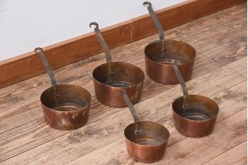 アンティーク雑貨　ヨーロッパビンテージ　銅製　シャビーな片手鍋5つセット