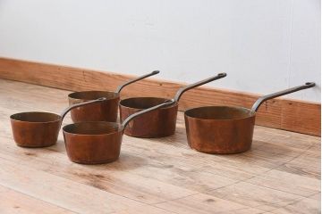 アンティーク雑貨　ヨーロッパビンテージ　銅製　シャビーな片手鍋5つセット