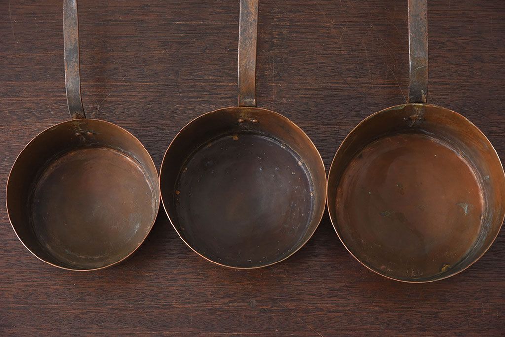 アンティーク雑貨　ヨーロッパビンテージ　銅製　シャビーな片手鍋5つセット