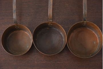 アンティーク雑貨　ヨーロッパビンテージ　銅製　シャビーな片手鍋5つセット