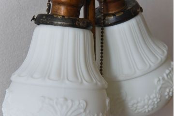 イギリスアンティーク　アイアン製の高級フロアスタンドライト