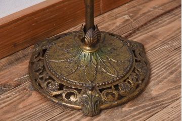 イギリスアンティーク　アイアン製の高級フロアスタンドライト