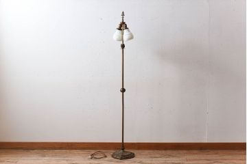 イギリスアンティーク　アイアン製の高級フロアスタンドライト