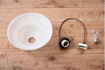 昭和レトロ　白いガラス　古い天井照明(電笠照明)(1)