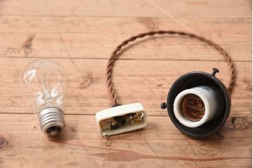 昭和レトロ　白いガラス　古い天井照明(電笠照明)(1)