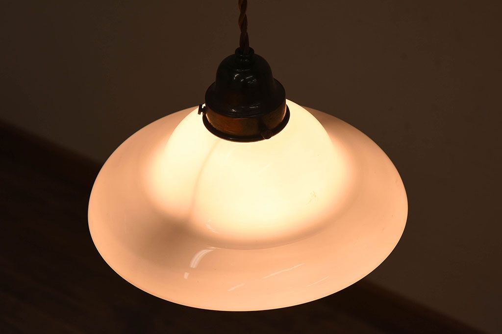 昭和レトロ　白いガラス　古い天井照明(電笠照明)(2)