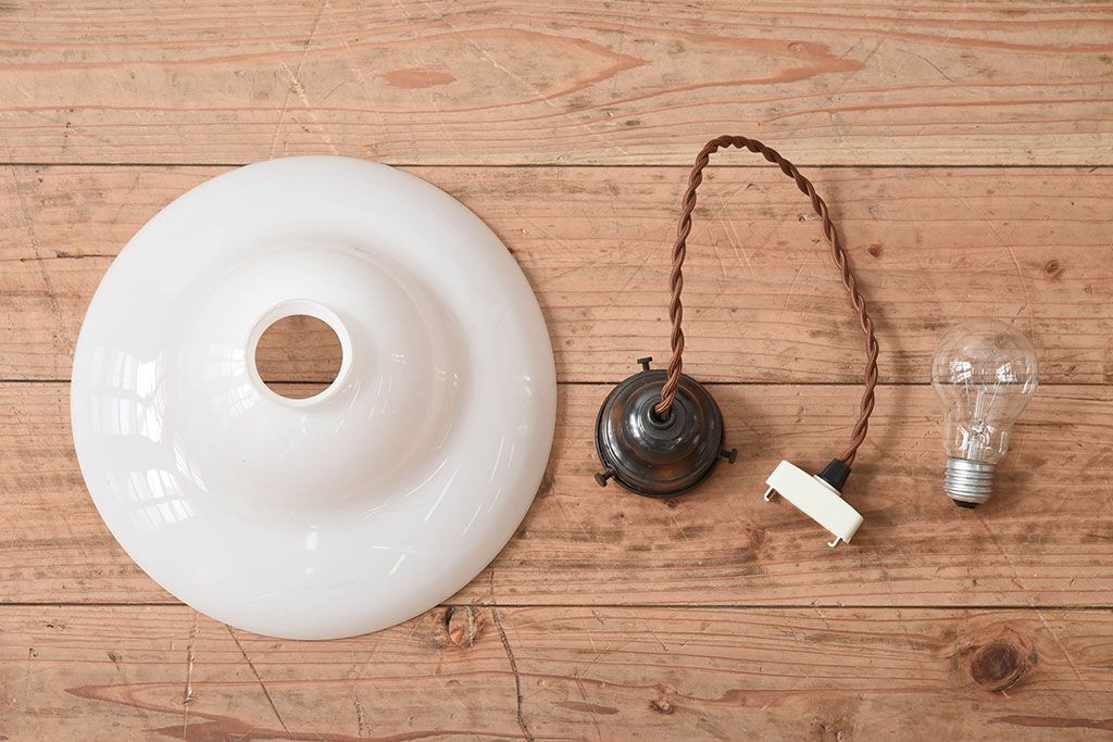 昭和レトロ　白いガラス　古い天井照明(電笠照明)(2)