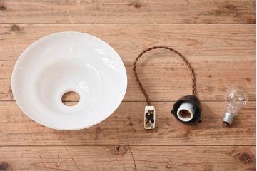 昭和レトロ　白いガラス　古い天井照明(電笠照明)(2)