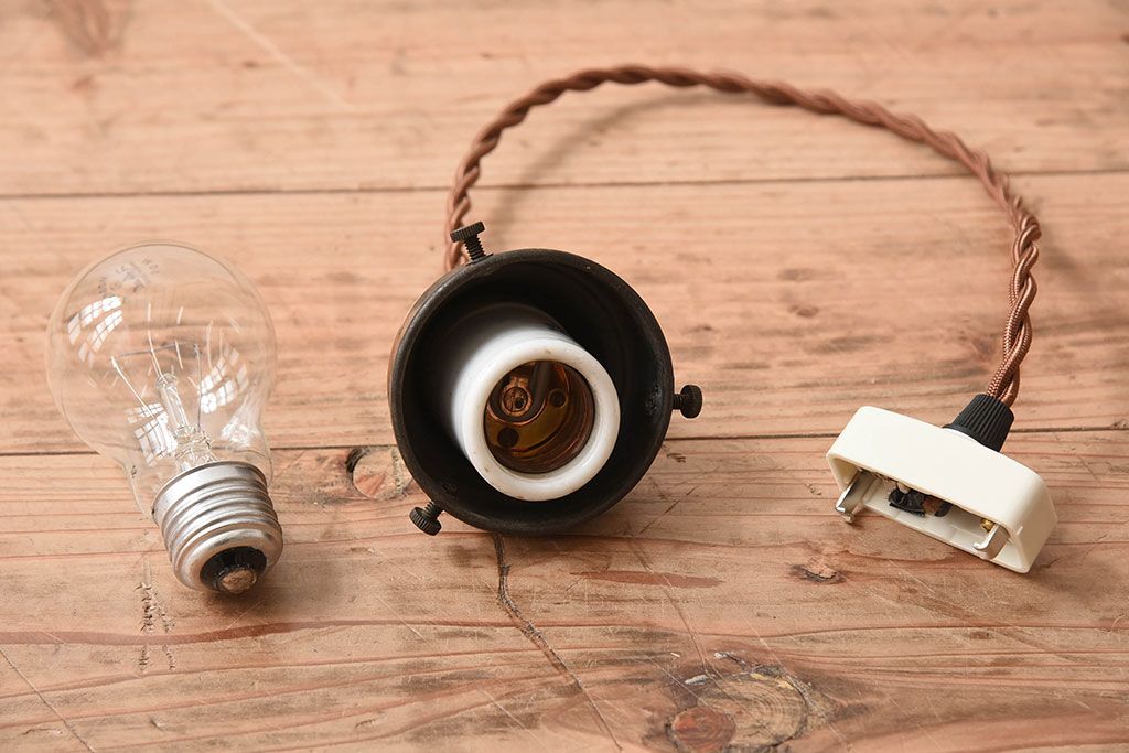 昭和レトロ　白いガラス　古い天井照明(電笠照明)(2)