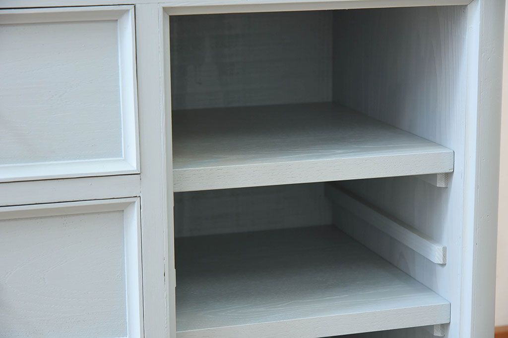 アンティーク家具　水色グレーペイント!おしゃれなローチェスト(ローボード)(2)